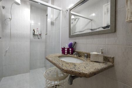Apartamento à venda com 149m², 4 quartos e 2 vagas Apartamento à venda com 149m², 4 quartos e 2 vagasBanheiro Social 2