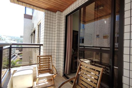 Apartamento à venda com 149m², 4 quartos e 2 vagas Apartamento à venda com 149m², 4 quartos e 2 vagasVaranda