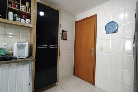Apartamento à venda com 149m², 4 quartos e 2 vagas Apartamento à venda com 149m², 4 quartos e 2 vagasCozinha - Armários