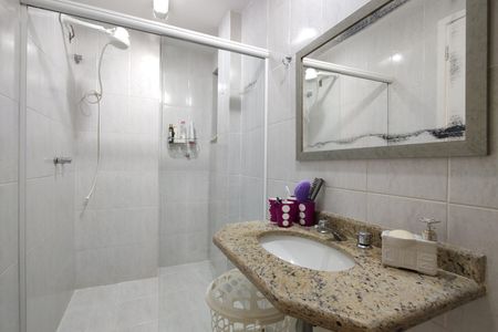 Apartamento à venda com 149m², 4 quartos e 2 vagas Apartamento à venda com 149m², 4 quartos e 2 vagasBanheiro Social 2