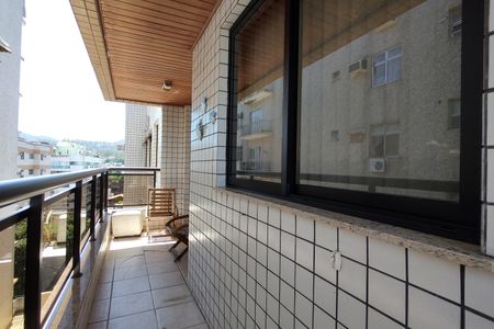 Apartamento à venda com 149m², 4 quartos e 2 vagas Apartamento à venda com 149m², 4 quartos e 2 vagasVaranda