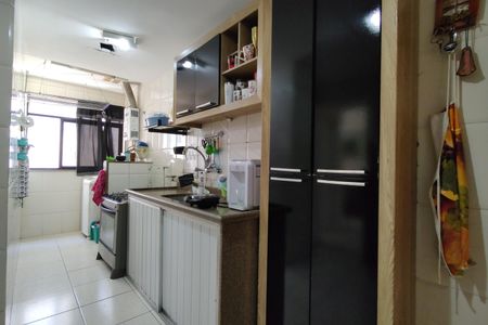 Apartamento à venda com 149m², 4 quartos e 2 vagas Apartamento à venda com 149m², 4 quartos e 2 vagasCozinha - Armários