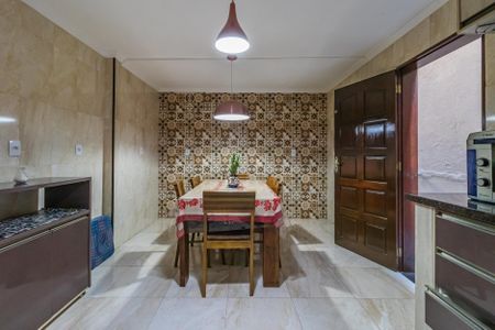 Casa à venda com 190m², 4 quartos e 1 vaga Casa à venda com 190m², 4 quartos e 1 vagaCozinha