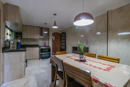 Casa à venda com 190m², 4 quartos e 1 vaga Casa à venda com 190m², 4 quartos e 1 vagaCozinha