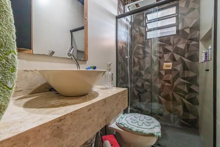 Casa à venda com 190m², 4 quartos e 1 vaga Casa à venda com 190m², 4 quartos e 1 vagaBanheiro da Suíte