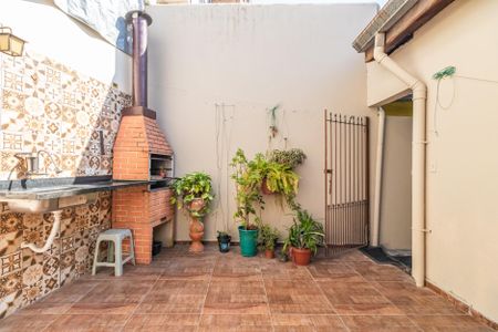 Casa à venda com 190m², 4 quartos e 1 vaga Casa à venda com 190m², 4 quartos e 1 vagaChurrasqueira