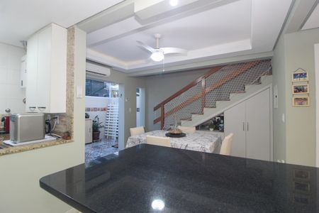 Casa à venda com 124m², 3 quartos e 2 vagas Casa à venda com 124m², 3 quartos e 2 vagasCozinha