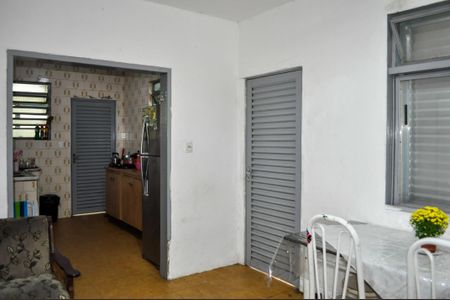 Casa à venda com 199m², 5 quartos e 4 vagas Casa à venda com 199m², 5 quartos e 4 vagasSala
