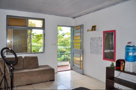 Casa à venda com 199m², 5 quartos e 4 vagas Casa à venda com 199m², 5 quartos e 4 vagasSala