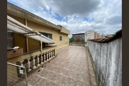 Casa à venda com 175m², 4 quartos e 2 vagas Casa à venda com 175m², 4 quartos e 2 vagasFoto 02