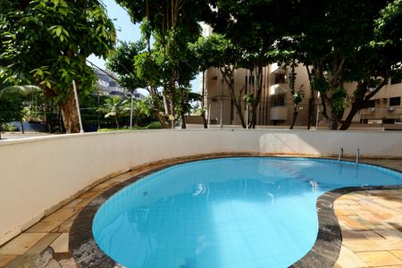 Apartamento para alugar com 130m², 4 quartos e 1 vaga Apartamento para alugar com 130m², 4 quartos e 1 vagaÁrea comum - Piscina