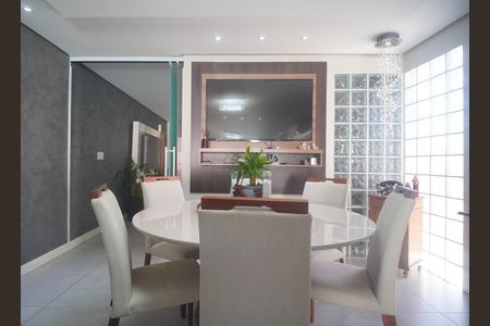 Casa à venda com 212m², 4 quartos e 1 vaga Casa à venda com 212m², 4 quartos e 1 vagaSala de Jantar