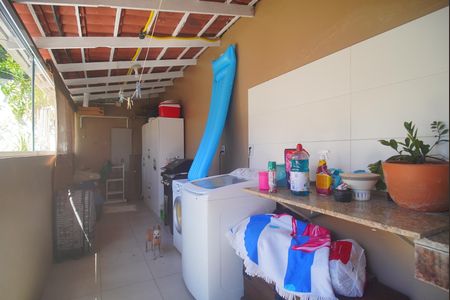 Casa à venda com 212m², 4 quartos e 1 vaga Casa à venda com 212m², 4 quartos e 1 vagaÁrea de Serviço