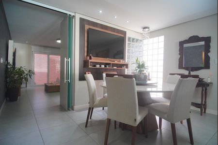 Casa à venda com 212m², 4 quartos e 1 vaga Casa à venda com 212m², 4 quartos e 1 vagaSala de Jantar