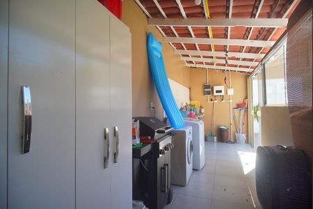 Casa à venda com 212m², 4 quartos e 1 vaga Casa à venda com 212m², 4 quartos e 1 vagaÁrea de Serviço