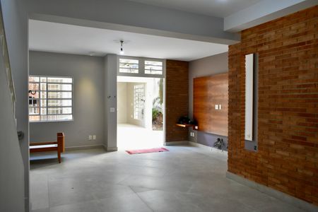 Casa à venda com 190m², 3 quartos e 3 vagas Casa à venda com 190m², 3 quartos e 3 vagasSala
