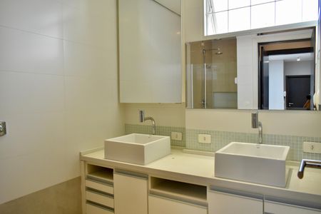 Casa à venda com 190m², 3 quartos e 3 vagas Casa à venda com 190m², 3 quartos e 3 vagasBanheiro da Suíte