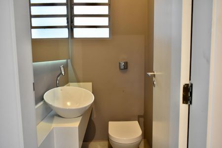 Casa à venda com 190m², 3 quartos e 3 vagas Casa à venda com 190m², 3 quartos e 3 vagasLavabo