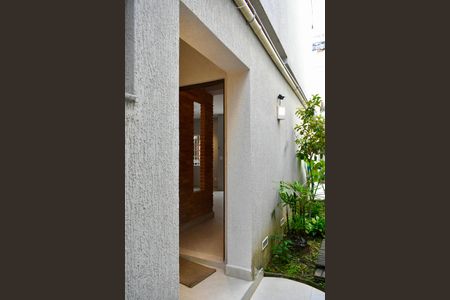 Casa à venda com 190m², 3 quartos e 3 vagas Casa à venda com 190m², 3 quartos e 3 vagasEntrada