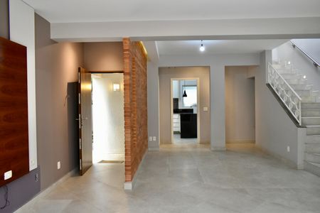 Casa à venda com 190m², 3 quartos e 3 vagas Casa à venda com 190m², 3 quartos e 3 vagasSala