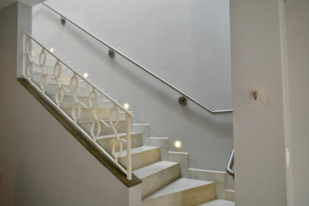 Casa à venda com 190m², 3 quartos e 3 vagas Casa à venda com 190m², 3 quartos e 3 vagasEscada