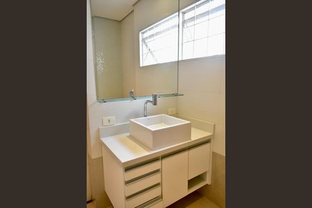 Casa à venda com 190m², 3 quartos e 3 vagas Casa à venda com 190m², 3 quartos e 3 vagasBanheiro Social