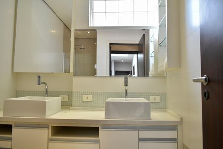 Casa à venda com 190m², 3 quartos e 3 vagas Casa à venda com 190m², 3 quartos e 3 vagasBanheiro da Suíte