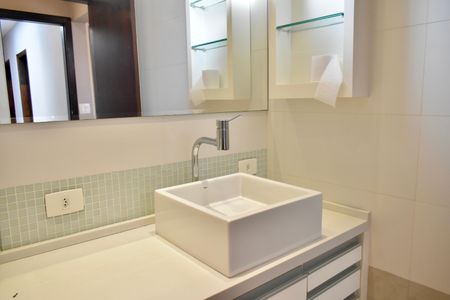 Casa à venda com 190m², 3 quartos e 3 vagas Casa à venda com 190m², 3 quartos e 3 vagasBanheiro da Suíte