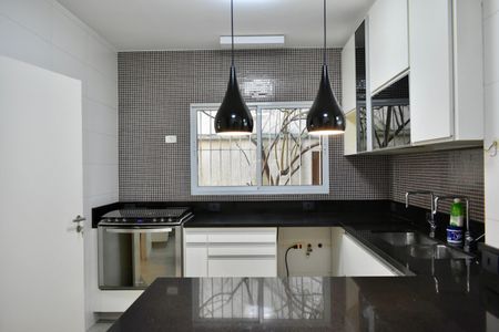 Casa à venda com 190m², 3 quartos e 3 vagas Casa à venda com 190m², 3 quartos e 3 vagasCozinha