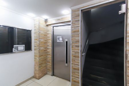 Apartamento à venda com 82m², 3 quartos e sem vaga Apartamento à venda com 82m², 3 quartos e sem vagaHall