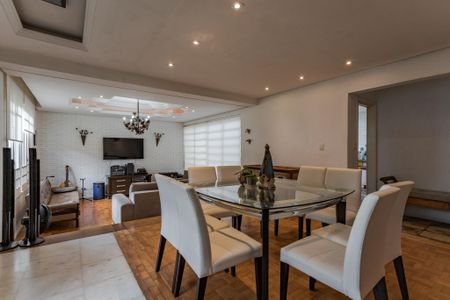 Casa para alugar com 588m², 3 quartos e 3 vagas Casa para alugar com 588m², 3 quartos e 3 vagasSala