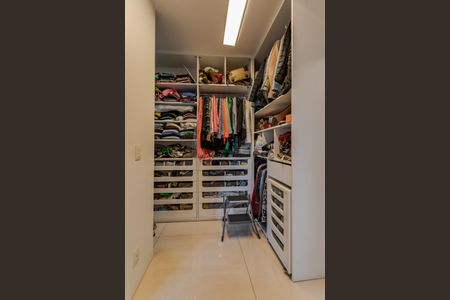 Casa para alugar com 588m², 3 quartos e 3 vagas Casa para alugar com 588m², 3 quartos e 3 vagasSuíte - Closet