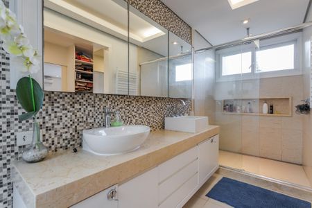 Casa para alugar com 588m², 3 quartos e 3 vagas Casa para alugar com 588m², 3 quartos e 3 vagasBanheiro da Suíte