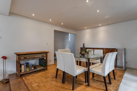 Casa para alugar com 588m², 3 quartos e 3 vagas Casa para alugar com 588m², 3 quartos e 3 vagasSala