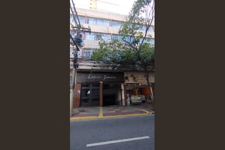 Apartamento à venda com 140m², 3 quartos e 1 vaga Apartamento à venda com 140m², 3 quartos e 1 vagaFachada