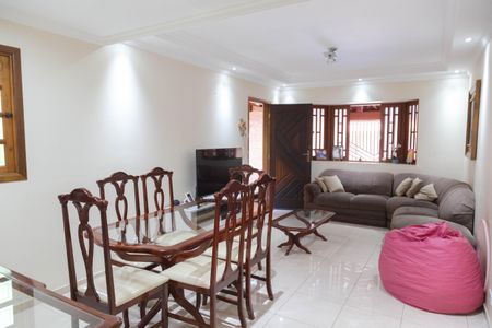 Casa à venda com 202m², 3 quartos e 2 vagas Casa à venda com 202m², 3 quartos e 2 vagasSala