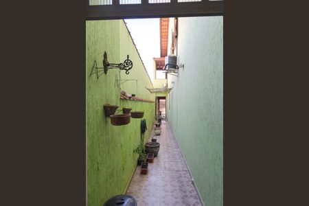 Casa à venda com 202m², 3 quartos e 2 vagas Casa à venda com 202m², 3 quartos e 2 vagasCorredor externo