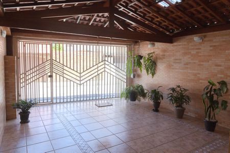 Casa à venda com 202m², 3 quartos e 2 vagas Casa à venda com 202m², 3 quartos e 2 vagasGaragem