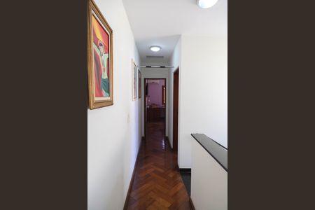 Casa à venda com 202m², 3 quartos e 2 vagas Casa à venda com 202m², 3 quartos e 2 vagasCorredor Quartos