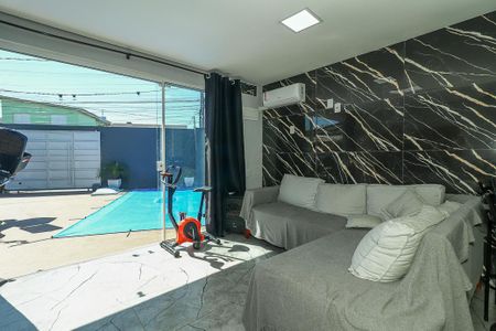 Casa à venda com 100m², 3 quartos e 3 vagas Casa à venda com 100m², 3 quartos e 3 vagasSala