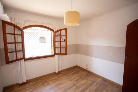 Casa à venda com 235m², 3 quartos e 3 vagas Casa à venda com 235m², 3 quartos e 3 vagasQuarto 1