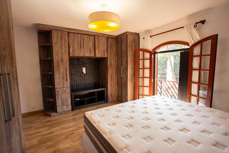 Casa à venda com 235m², 3 quartos e 3 vagas Casa à venda com 235m², 3 quartos e 3 vagasSuíte