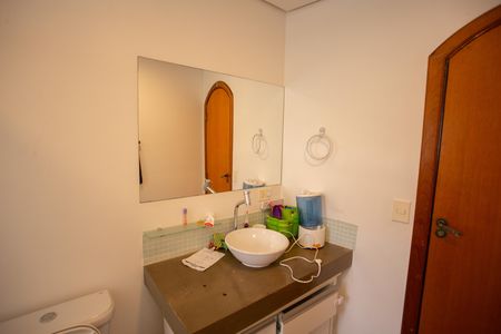 Casa à venda com 235m², 3 quartos e 3 vagas Casa à venda com 235m², 3 quartos e 3 vagasBanheiro Social