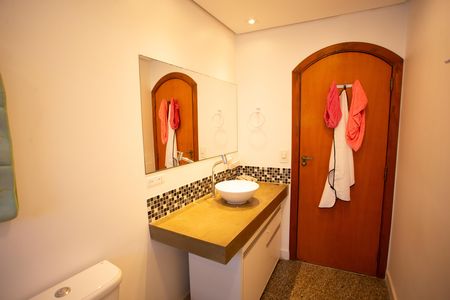 Casa à venda com 235m², 3 quartos e 3 vagas Casa à venda com 235m², 3 quartos e 3 vagasSuíte Banheiro