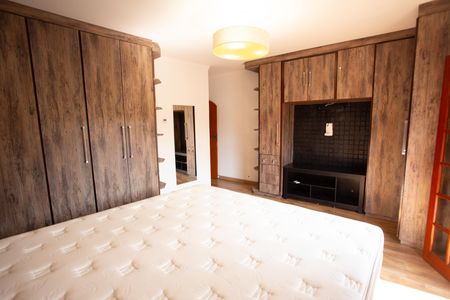 Casa à venda com 235m², 3 quartos e 3 vagas Casa à venda com 235m², 3 quartos e 3 vagasSuíte