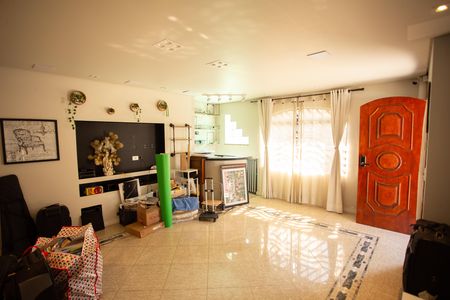 Casa à venda com 235m², 3 quartos e 3 vagas Casa à venda com 235m², 3 quartos e 3 vagasSala