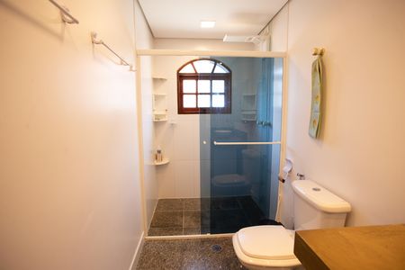 Casa à venda com 235m², 3 quartos e 3 vagas Casa à venda com 235m², 3 quartos e 3 vagasBanheiro Social