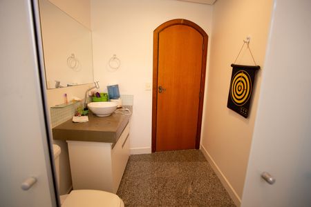 Casa à venda com 235m², 3 quartos e 3 vagas Casa à venda com 235m², 3 quartos e 3 vagasBanheiro Social