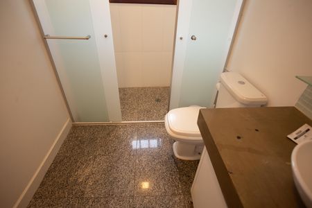 Casa à venda com 235m², 3 quartos e 3 vagas Casa à venda com 235m², 3 quartos e 3 vagasBanheiro Social