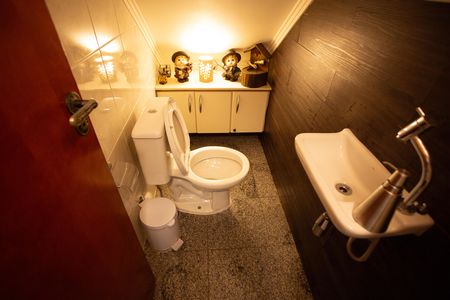 Casa à venda com 235m², 3 quartos e 3 vagas Casa à venda com 235m², 3 quartos e 3 vagasLavabo